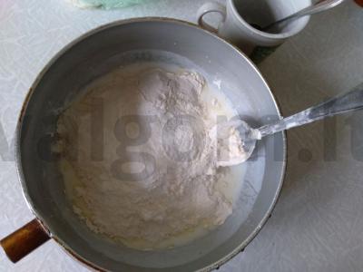 Pyragėliai iš nesaldinto kefyro tešlos Žingsnis 1