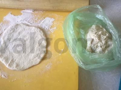 Pyragėliai iš nesaldinto kefyro tešlos Žingsnis 3