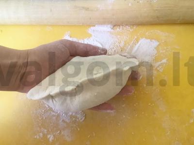 Pyragėliai iš nesaldinto kefyro tešlos Žingsnis 5