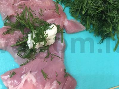 Vištienos šlaunelės su žolelėmis Žingsnis 1