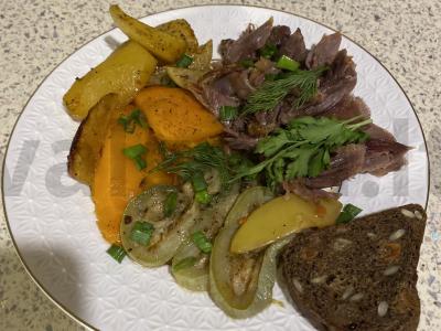 Antis orkaitėje su daržovėmis pagrindine nuotrauka