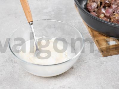 Kalakutienos kepenėlės grietinėje Žingsnis 2