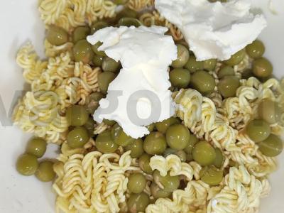 Greito paruošimo makaronų, dešrelių ir žirnelių sriuba Žingsnis 2