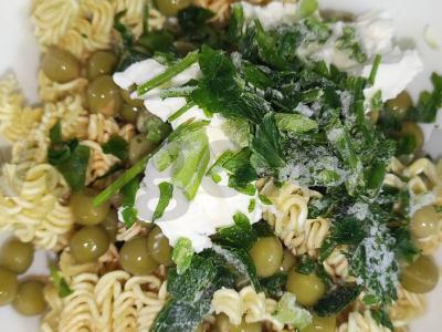 Greito paruošimo makaronų, dešrelių ir žirnelių sriuba Žingsnis 3