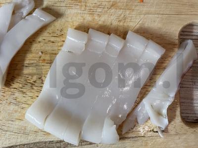 Kalmarai, troškinti grietinėje Žingsnis 1