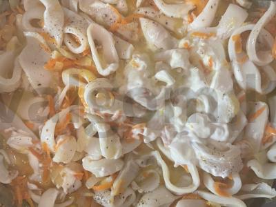 Kalmarai, troškinti grietinėje pagrindine nuotrauka