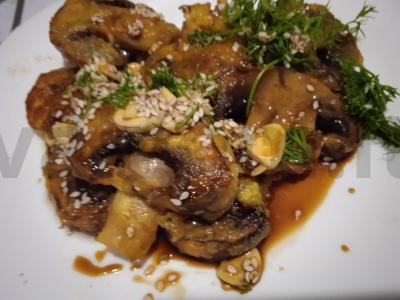 Kepti pievagrybiai su azijietišku padažu pagrindine nuotrauka