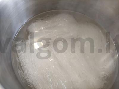 Daržovių funčozė su sojų padažu Žingsnis 1