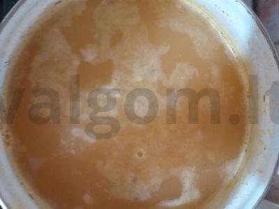 Žirnių sriuba su vištiena, daržovėmis ir prieskoniais Žingsnis 4