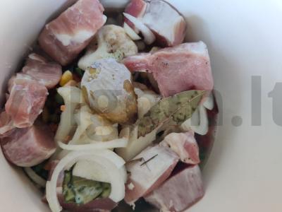 Mėsos asorti iš kiaulienos ir avienos su daržovėmis Žingsnis 5