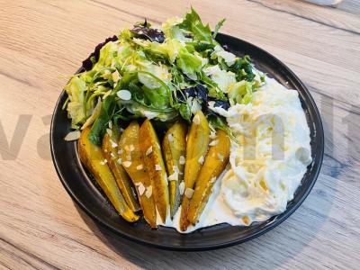 Salotas su kriauše ir straciatella pagrindine nuotrauka