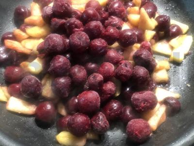 Štrudelis su šaldytomis vyšniomis ir obuoliais Žingsnis 2