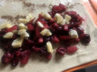 Štrudelis su šaldytomis vyšniomis ir obuoliais Žingsnis 3