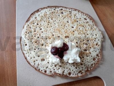 Oranžiniai blynai su varške ir šviežiais vyšniomis Žingsnis 4