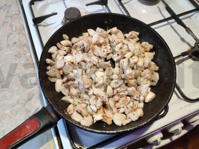 Vištiena grietinėlės ir grybų padaže su baziliku Žingsnis 2