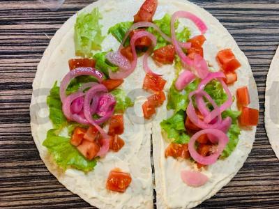 Keksadija su vištiena ir marinuotais svogūnais Žingsnis 3