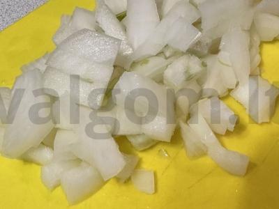 Ryžiai su mėsa ir daržovėmis skubiai Žingsnis 1