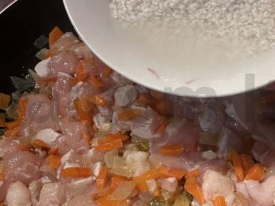 Ryžiai su mėsa ir daržovėmis skubiai Žingsnis 4