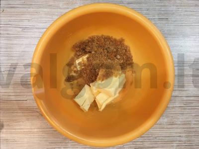 Namų pyragas-apverstas su agrastais Žingsnis 4