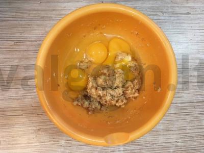 Namų pyragas-apverstas su agrastais Žingsnis 5