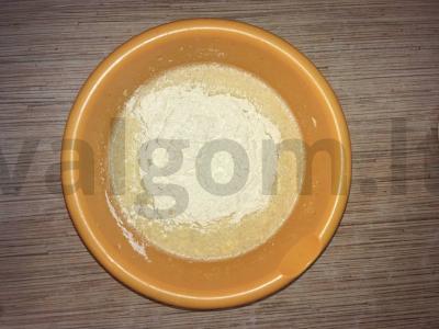 Namų pyragas-apverstas su agrastais Žingsnis 6