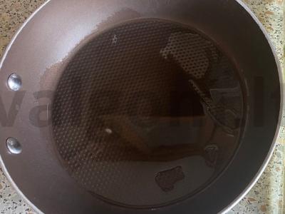 Mini pica su dešrelėmis ir grybais ant duonos Žingsnis 1