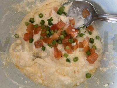 Varškės keksiukai su paprikomis ir žaliuosius svogūnais Žingsnis 3