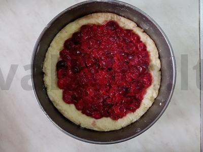 Paprastas vyšnių pyragas su varškės tešla Žingsnis 9