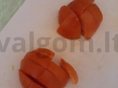 Šviežių daržovių salotos su feta sūriu, alyvuogėmis ir raudonėliu Žingsnis 2