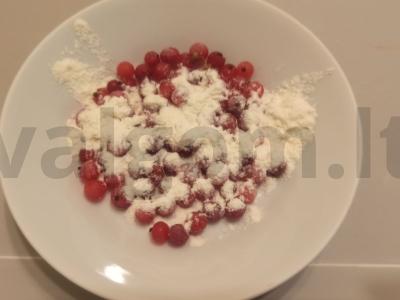 Biskvitiniai keksiukai su raudonosiomis serbentėmis Žingsnis 2