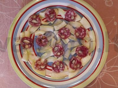 Salotos su saliami, melionu ir pomidorais Žingsnis 3