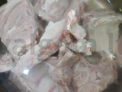 Žirnių sriuba su kiaulienos kaulais Žingsnis 1