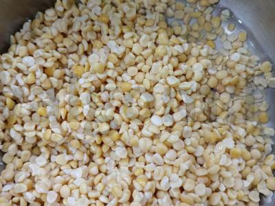 Žirnių sriuba su kiaulienos kaulais Žingsnis 2