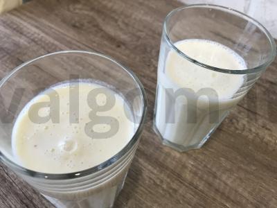 Pieninis bananų kokteilis pagrindine nuotrauka