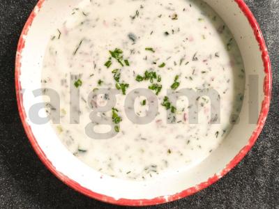 Šaltas sriuba su rūgpieniu pagrindine nuotrauka