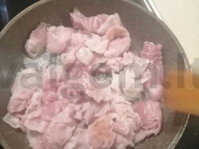 Spagečiai su bekonu ir grietinėlės padažu Žingsnis 3