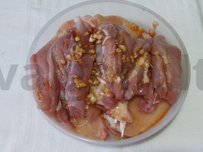 Šašlykai ant iešmelių iš krevečių, vištienos ir kiaulienos su džiovintomis abrikosais Žingsnis 1