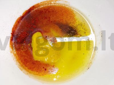 Kiauliena, kepta su persimonu ir paprikomis Žingsnis 1