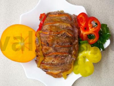 Kiauliena, kepta su persimonu ir paprikomis pagrindine nuotrauka