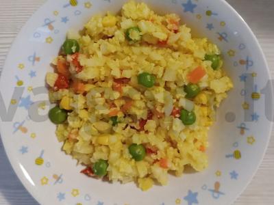 Žiedinė kopūstai su daržovėmis pagrindine nuotrauka