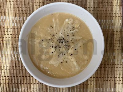 Raudonos lęšiai sriuba-pyragas vištienos sultinyje pagrindine nuotrauka