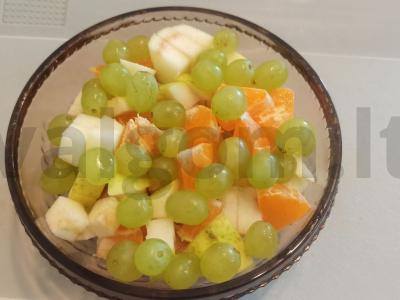 Vaisių salotos su kukurūzų lazdelėmis Žingsnis 2