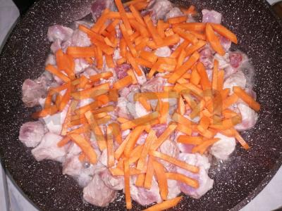 Kepta kiauliena su bulvėmis ir pupelėmis Žingsnis 9