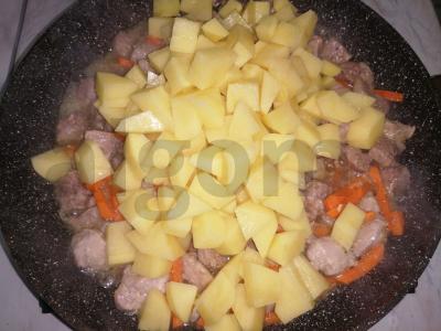 Kepta kiauliena su bulvėmis ir pupelėmis Žingsnis 10