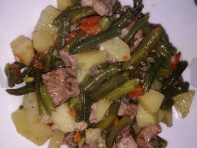 Kepta kiauliena su bulvėmis ir pupelėmis pagrindine nuotrauka