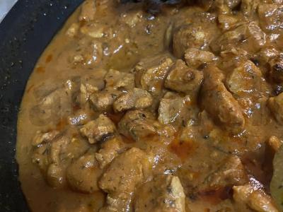 Pomidorų troškinys iš kiaulienos pagrindine nuotrauka