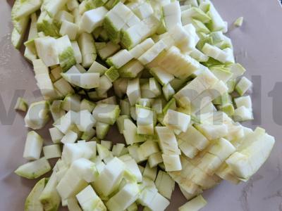 Tolimųjų Rytų makaronai su cukinija ir faršu Žingsnis 1