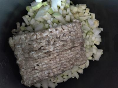 Tolimųjų Rytų makaronai su cukinija ir faršu Žingsnis 2