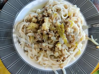 Tolimųjų Rytų makaronai su cukinija ir faršu pagrindine nuotrauka