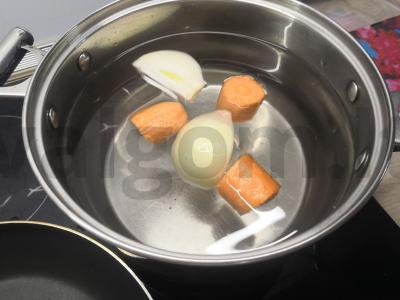 Naminių makaronų sriuba su vištienos kukuliais Žingsnis 2